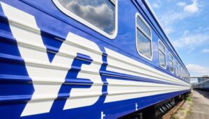 Детальніше про статтю На Львівщині через ворожі обстріли знеструмлена залізниця